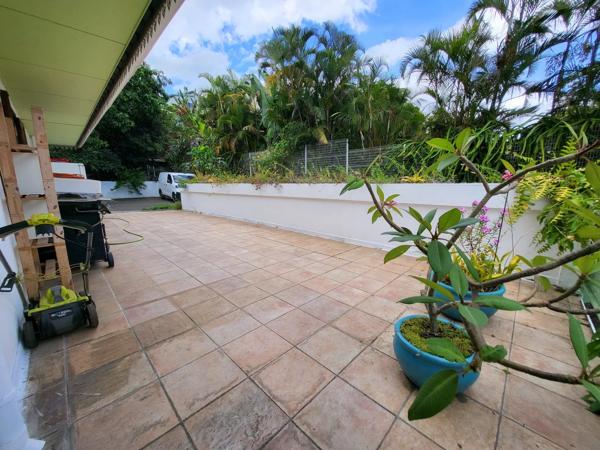 À VENDRE – GRANDE VILLA VUE OCÉAN À LA POSSESSION