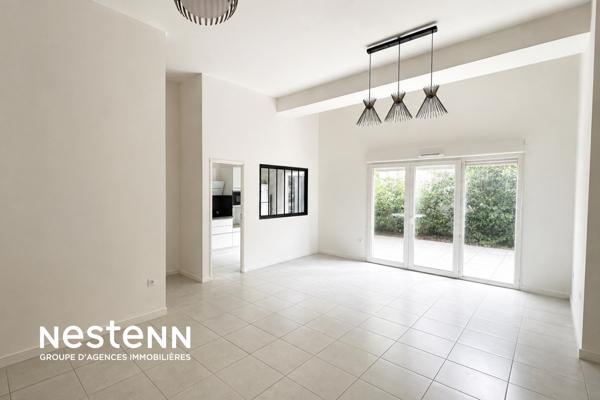 NESTENN VENISSIEUX - SAINT FONS - CENTRE-VILLE - T4 - 82m² - TRANSPORT COMMUNS - FUTUR TRAMWAY T10 - COMMERCES - ECOLES - REZ-DE-JARDIN - GARAGE -