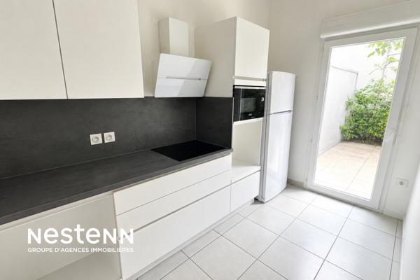 NESTENN VENISSIEUX - SAINT FONS - CENTRE-VILLE - T4 - 82m² - TRANSPORT COMMUNS - FUTUR TRAMWAY T10 - COMMERCES - ECOLES - REZ-DE-JARDIN - GARAGE -