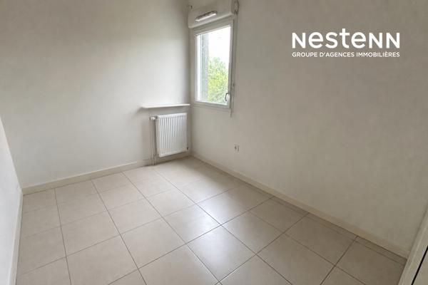 NESTENN VENISSIEUX - SAINT FONS - CENTRE-VILLE - T4 - 82m² - TRANSPORT COMMUNS - FUTUR TRAMWAY T10 - COMMERCES - ECOLES - REZ-DE-JARDIN - GARAGE -