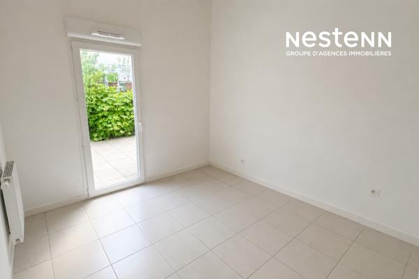 NESTENN VENISSIEUX - SAINT FONS - CENTRE-VILLE - T4 - 82m² - TRANSPORT COMMUNS - FUTUR TRAMWAY T10 - COMMERCES - ECOLES - REZ-DE-JARDIN - GARAGE -