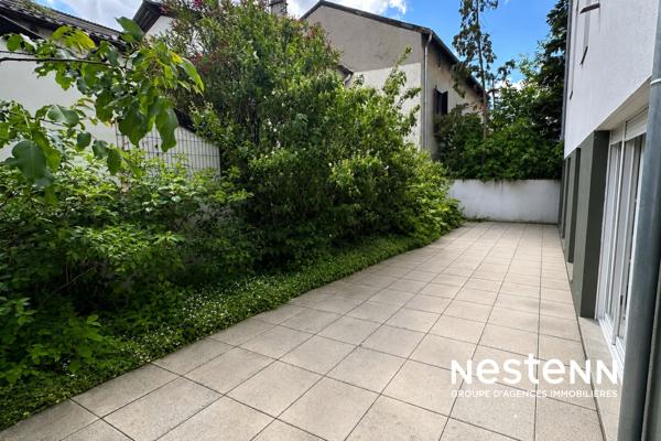 NESTENN VENISSIEUX - SAINT FONS - CENTRE-VILLE - T4 - 82m² - TRANSPORT COMMUNS - FUTUR TRAMWAY T10 - COMMERCES - ECOLES - REZ-DE-JARDIN - GARAGE -