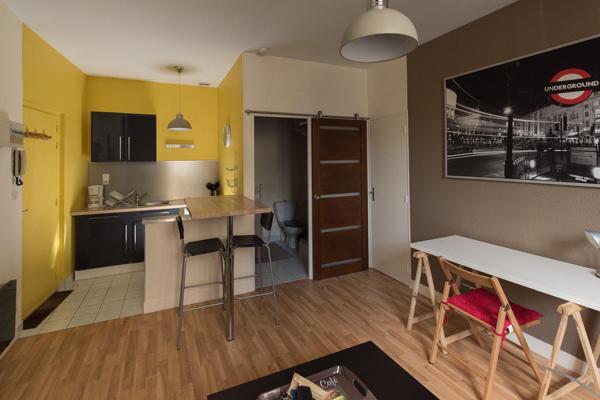 Studio meublé loué – 8 Place de la Liberté, Poitiers centre –