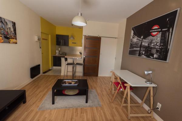 Studio meublé loué – 8 Place de la Liberté, Poitiers centre –