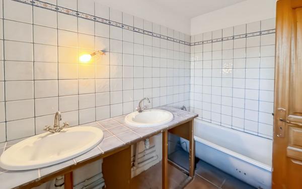 Maison à vendre    6 pièces •  Marseillan