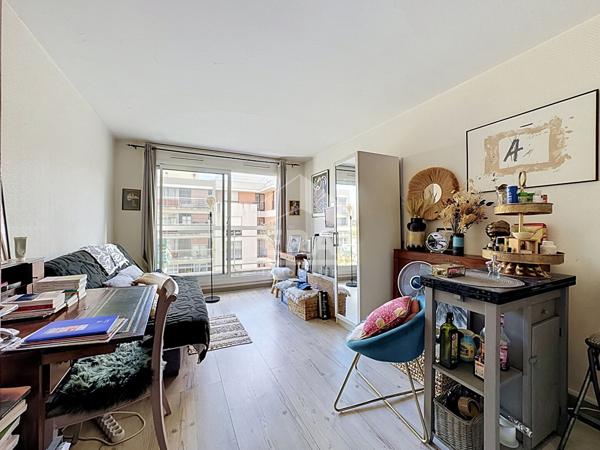 Appartement Boulogne Billancourt  23 m2, BALCON, DERNIER ETAGE