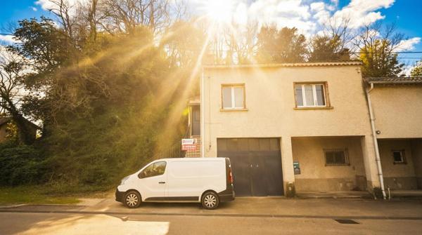 BEDARRIDES: MAISON DE VILLE AVEC GARAGE ET EXTERIEUR