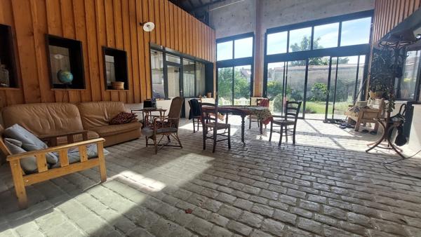 Angoulême Bussatte, maison atypique de 250 m² avec jardin de 500 m² 643 000 €