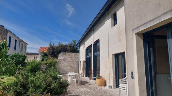 Angoulême Bussatte, maison atypique de 250 m² avec jardin de 500 m² 643 000 €