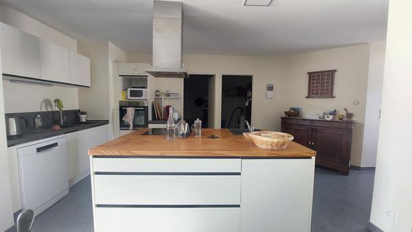 Angoulême Bussatte, maison atypique de 250 m² avec jardin de 500 m² 643 000 €