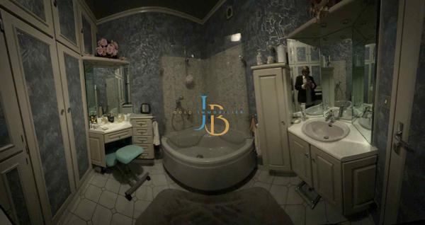 Bourges (18000) À VENDRE – BEL APPARTEMENT AVEC ASCENSEUR – 2 CHAMBRES + BUREAU (POSSIBLE 3? CHAMBRE)