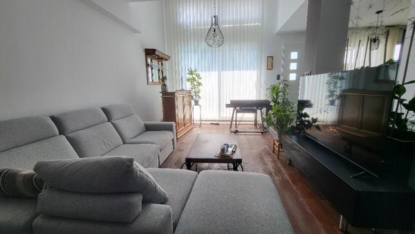 BELLE MAISON DE VILLE  125 M² PISCINE TERRASSES ET GARAGE