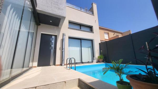 BELLE MAISON DE VILLE  125 M² PISCINE TERRASSES ET GARAGE