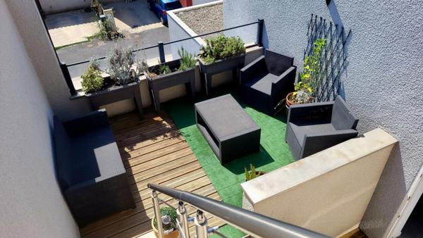 BELLE MAISON DE VILLE  125 M² PISCINE TERRASSES ET GARAGE