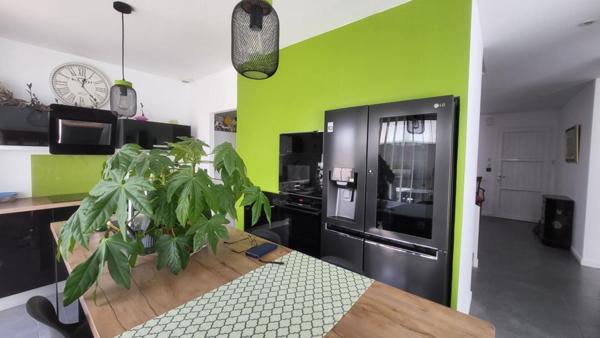 BELLE MAISON DE VILLE  125 M² PISCINE TERRASSES ET GARAGE