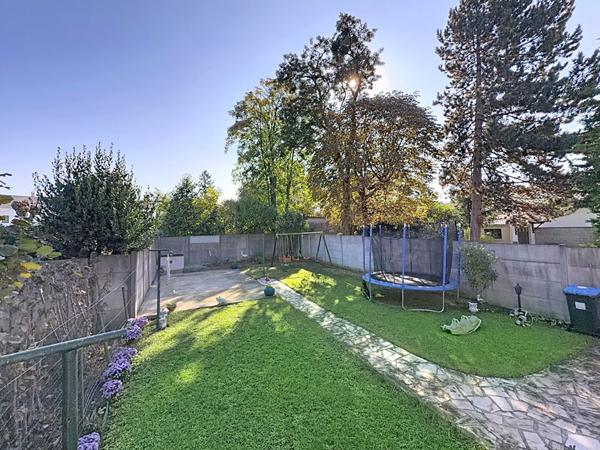 Coup de coeur ! Pavillon indépendant vivable de plain pied, dans le centre ville de Villeparisis - 5 chambres - 1 bureau - jardin et sous-sol total.