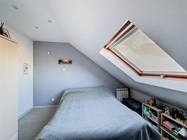 Coup de coeur ! Pavillon indépendant vivable de plain pied, dans le centre ville de Villeparisis - 5 chambres - 1 bureau - jardin et sous-sol total.