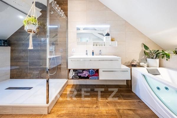 DIJON - Ancienne bâtisse en pierres, restaurée, avec piscine chauffée, pétanque, garage