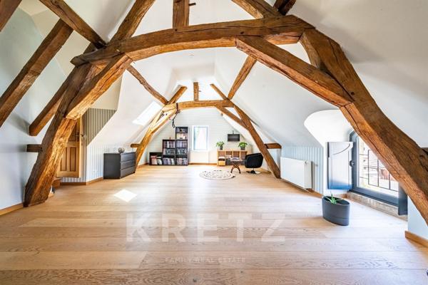 DIJON - Ancienne bâtisse en pierres, restaurée, avec piscine chauffée, pétanque, garage