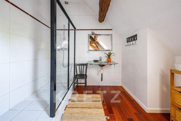 DIJON - Ancienne bâtisse en pierres, restaurée, avec piscine chauffée, pétanque, garage