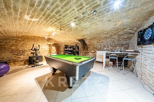 DIJON - Ancienne bâtisse en pierres, restaurée, avec piscine chauffée, pétanque, garage