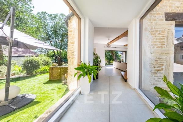 DIJON - Ancienne bâtisse en pierres, restaurée, avec piscine chauffée, pétanque, garage