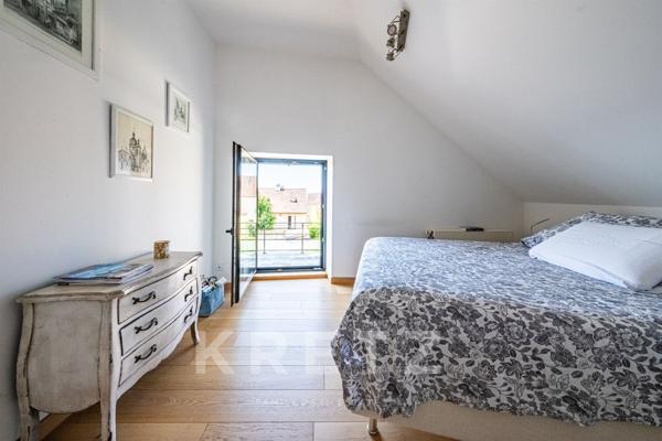 DIJON - Ancienne bâtisse en pierres, restaurée, avec piscine chauffée, pétanque, garage