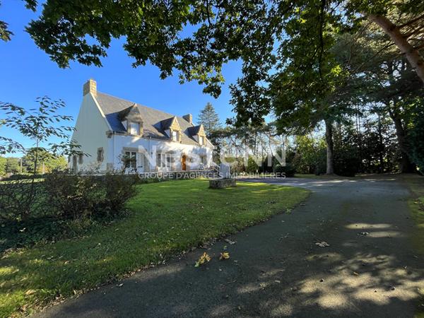 Aux porte de LOCMINE - Magnifique propriété familiale à vendre, 9 chambres, double garage sur un terrain de 3100 m²