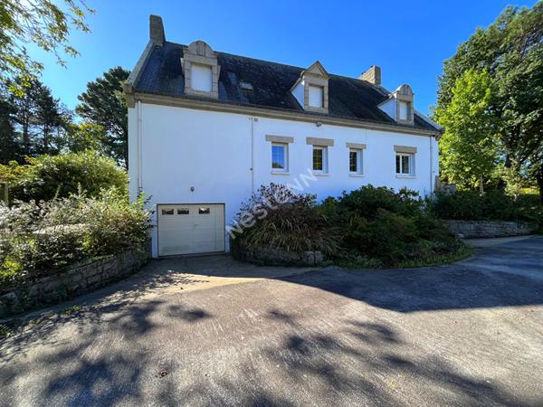 Aux porte de LOCMINE - Magnifique propriété familiale à vendre, 9 chambres, double garage sur un terrain de 3100 m²
