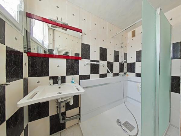 Maison jumelée à Woippy – 4 chambres, garage double, jardin