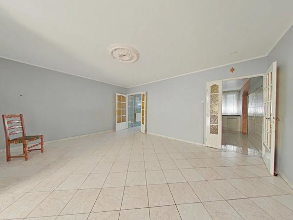 Maison jumelée à Woippy – 4 chambres, garage double, jardin