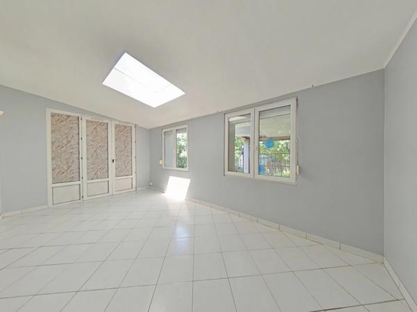 Maison jumelée à Woippy – 4 chambres, garage double, jardin