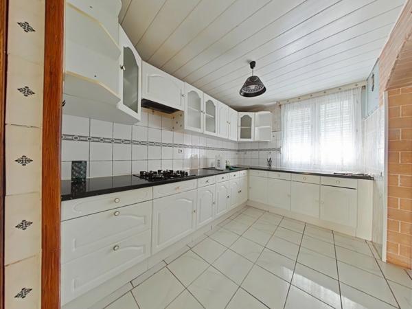 Maison jumelée à Woippy – 4 chambres, garage double, jardin