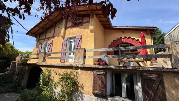A VENDRE MAISON DE STYLE BASQUE AVEC JARDIN A PROXIMITE DES COMMODITES