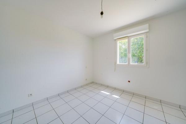 Blaye (33390) Maison 4 pièces de 90m2 habitables avec garage attenant sur parcelle de 755m2