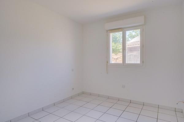 Blaye (33390) Maison 4 pièces de 90m2 habitables avec garage attenant sur parcelle de 755m2