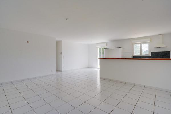 Blaye (33390) Maison 4 pièces de 90m2 habitables avec garage attenant sur parcelle de 755m2