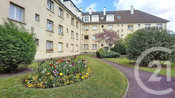 Appartement F6 à vendre  6 pièces - 134,60 m 2   ST DENIS  - 93