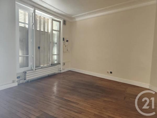 Appartement F6 à vendre  6 pièces - 134,60 m 2   ST DENIS  - 93