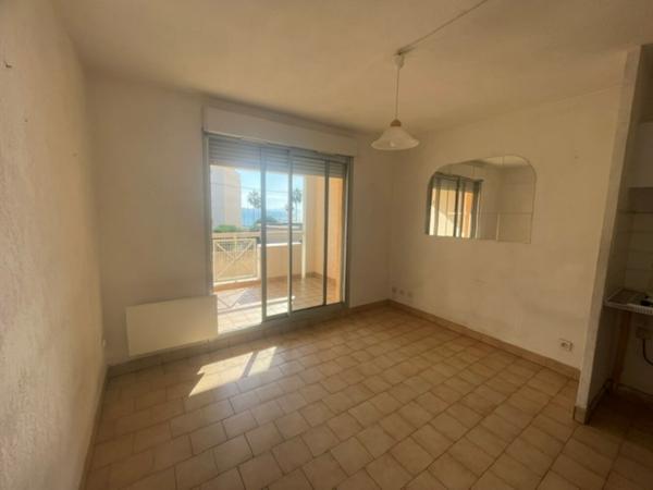 Exclusivité NESTENN La Ciotat - Studio à louer avec vue mer imprenable en bord de mer