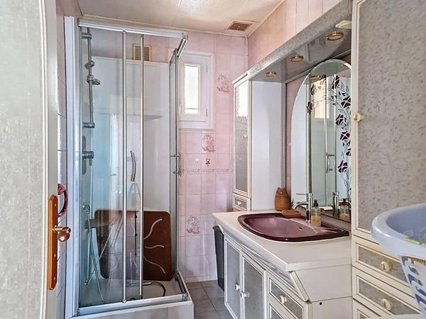 Maison de plain-pied à Gennes