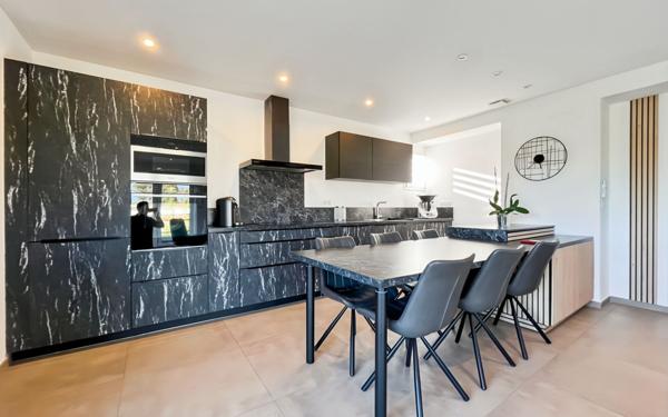 Appartement à vendre    3 pièces • 70,29 m2 Saint-Raphaël