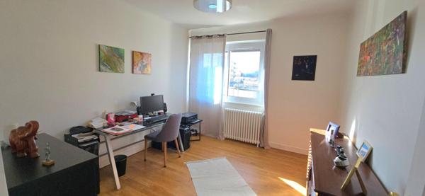 Maison de ville de type 6, jardin et garage privatif sur un terrain de 450 m²