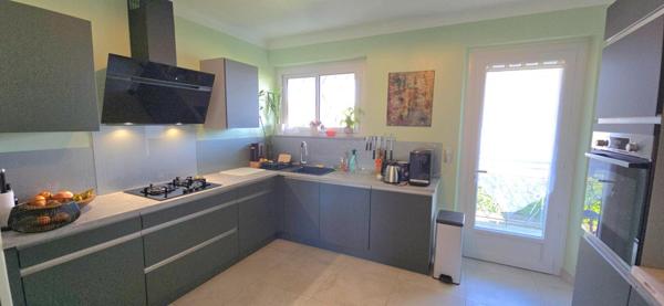 Maison de ville de type 6, jardin et garage privatif sur un terrain de 450 m²