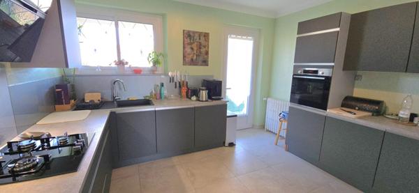 Maison de ville de type 6, jardin et garage privatif sur un terrain de 450 m²
