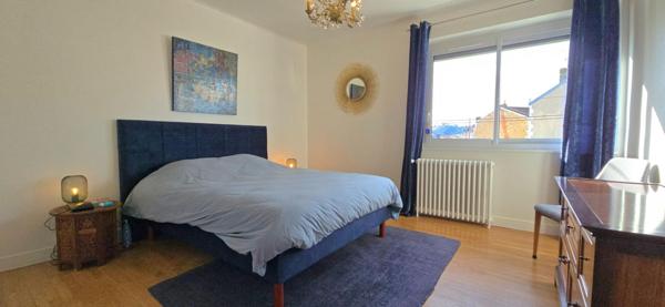 Maison de ville de type 6, jardin et garage privatif sur un terrain de 450 m²
