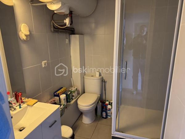 INVESTISSEMENT LOCATIF – STUDIO VENDU LOUÉ + PARKING

Idéal investisseur.

Studio vendu avec locataire en place (association), garantissant une location stable.

💰 Loyer : 300 € + 40 € de charges / mois
🚗 Place de parking sécurisée incluse

Le studio comprend :

une pièce principale avec coin cuisine

une salle d’eau avec WC

✔ Locataire en place
✔ Revenus locatifs immédiats
✔ Parking sécurisé
✔ Investissement simple et sécurisé

Parfait pour un investisseur souhaitant un bien déjà loué avec revenus dès l’achat.

📞 Contactez-moi pour plus d’informations ou organiser une visite.