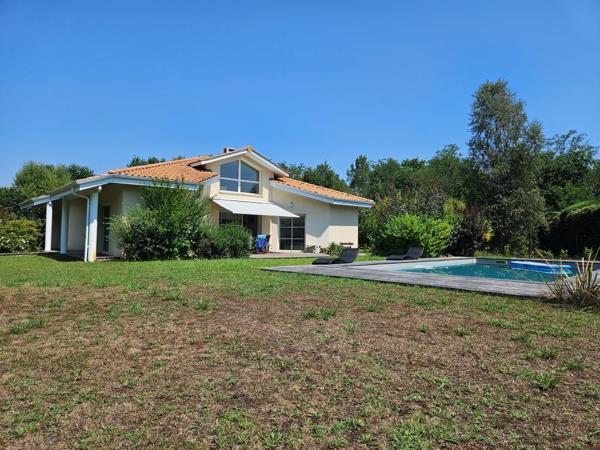 Demeure de prestige au cœur du Golf de Pessac – 157 m² avec piscine chauffée Pessac (33600)