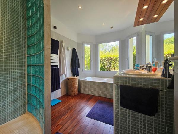 Demeure de prestige au cœur du Golf de Pessac – 157 m² avec piscine chauffée Pessac (33600)