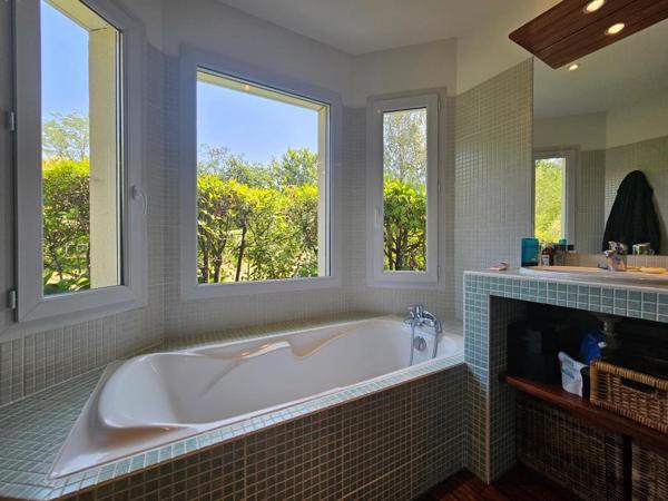 Demeure de prestige au cœur du Golf de Pessac – 157 m² avec piscine chauffée Pessac (33600)